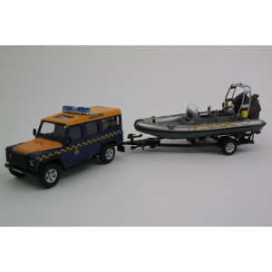 Land Rover Defender 110 LWB + Speedboat op Trailer ''Coastguard''